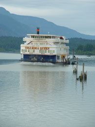 The Columbia Queen pulls away from the dock. Most of the river is lined with bluffs that may be as high as 3,000+ feet.