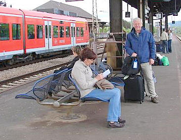Train platforms were often a great oportunity to visit with locals, get advice, and practice your 2nd language!
